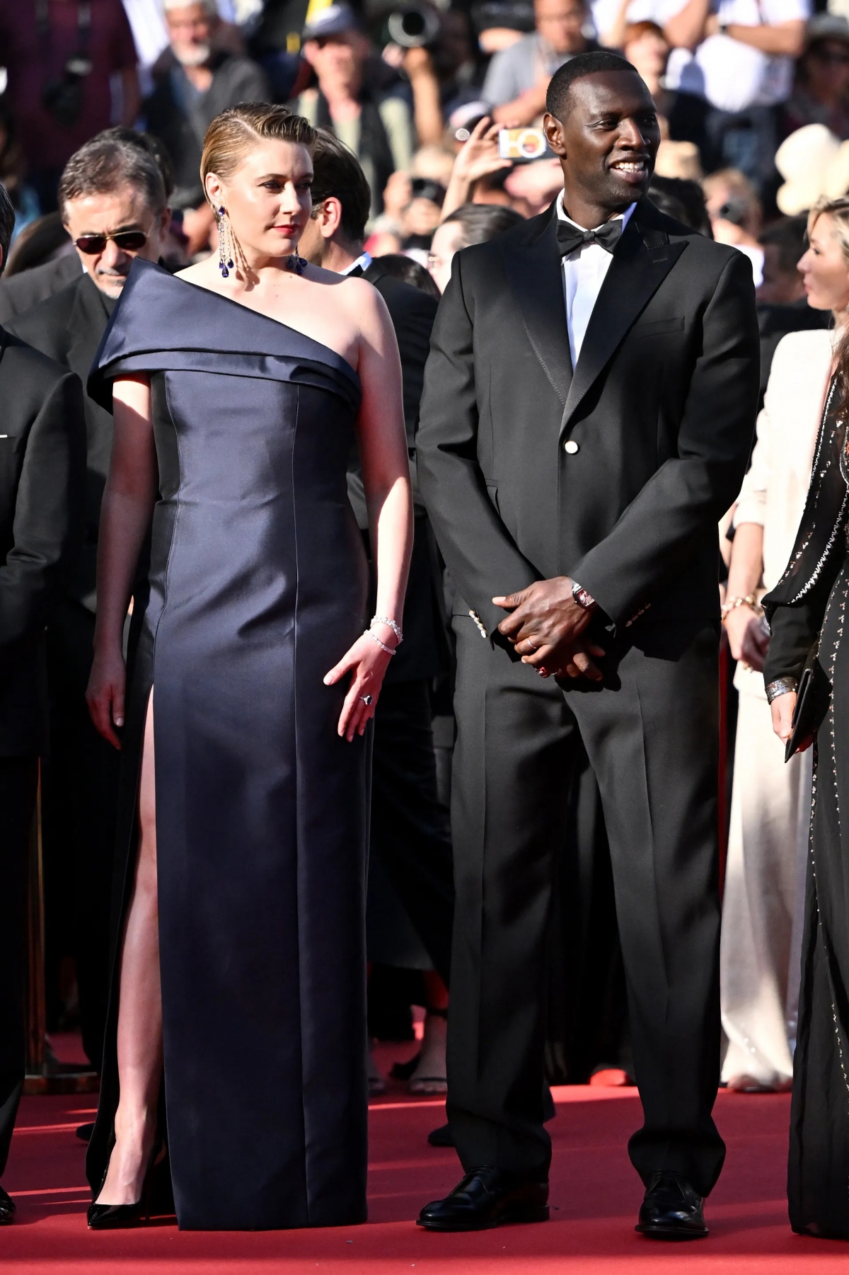 Giám khảo Cannes kiêm đạo diễn Barbie Greta Gerwig (trái)