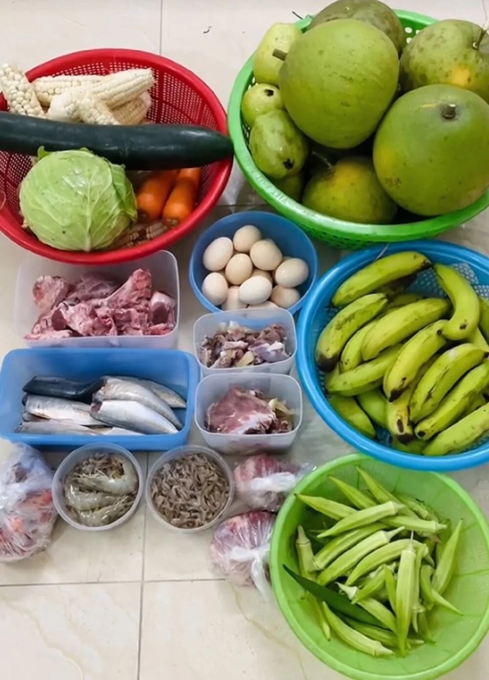 Chị dùng 495 nghìn đồng để mua thức ăn cả tuần cho 4 người. (Ảnh chụp màn hình)