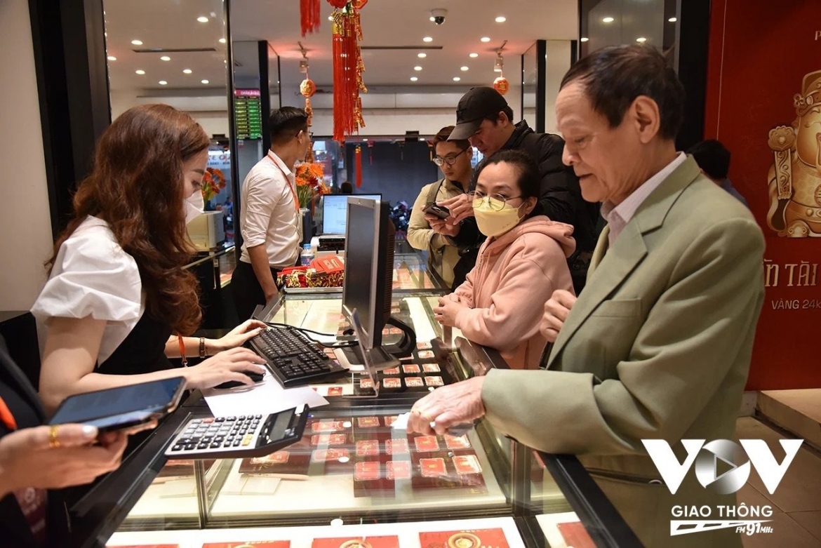 Đấu thầu vàng chỉ là giải pháp tình thế, trong thời gian tới điều quan trọng vẫn là sửa đổi Nghị định 24