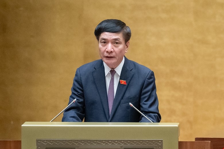 Tổng Thư ký Quốc hội Bùi Văn Cường trình bày tờ trình tại Kỳ họp thứ 7