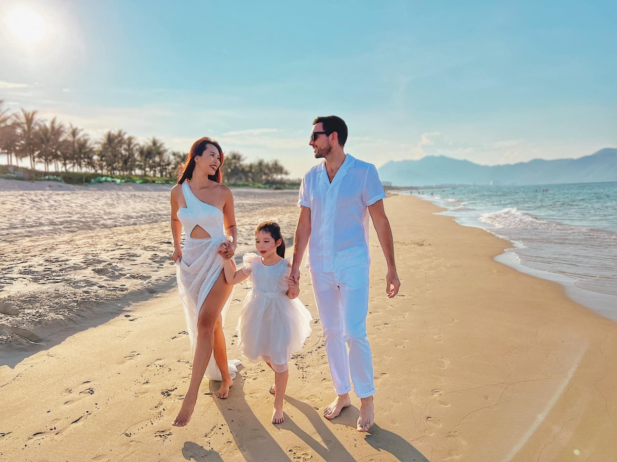 "Tôi là tuýp người phụ nữ phải có thành công riêng, nhưng cũng không bao giờ bỏ quên gia đình, hạnh phúc riêng. Nếu phải chọn, tôi chọn hạnh phúc trước, mọi thứ khác đứng sau", Hà Anh tâm sự.