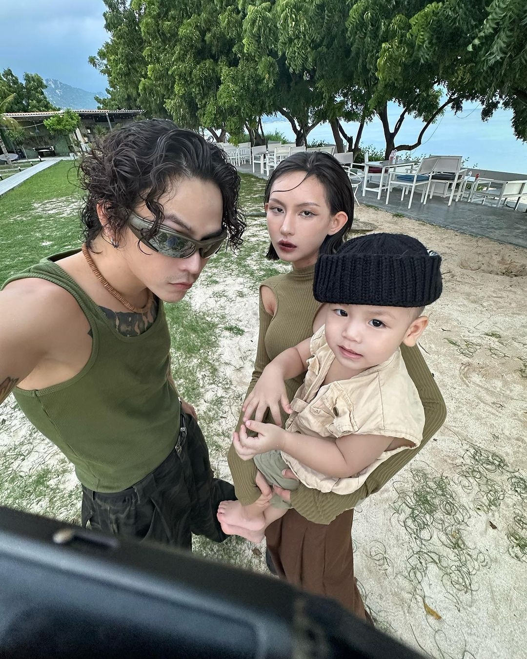 Cụ thể, theo Decao, vụ việc đáng tiếc xảy ra do lỗi của các bên. Vợ anh - người mẫu Lâm Minh đã điều trị chứng trầm cảm và rối loạn lo âu suốt thời gian qua.