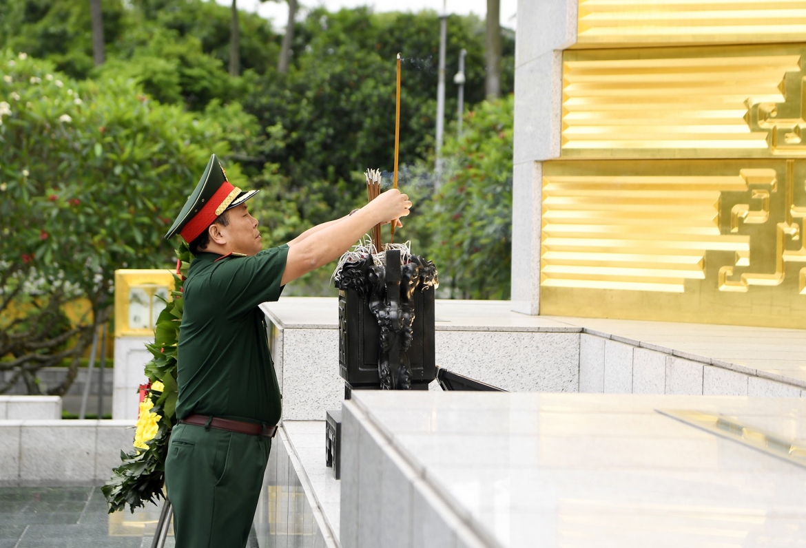 Thiếu tướng Đoàn Xuân Bộ, Tổng biên tập Báo Quân đội nhân dân, Trưởng ban tổ chức Cuộc đua dâng hương tưởng niệm.
