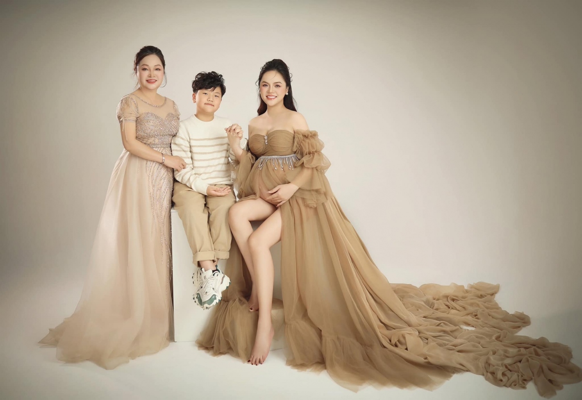 Một sự trưởng thành mà tôi không ngờ đến. Con lớn hơn hẳn, rất ra dáng một người sắp làm anh. Điều đó khiến một người mẹ như tôi cảm thấy ấm lòng, một niềm hạnh phúc không thể dùng từ ngữ nào tả được".