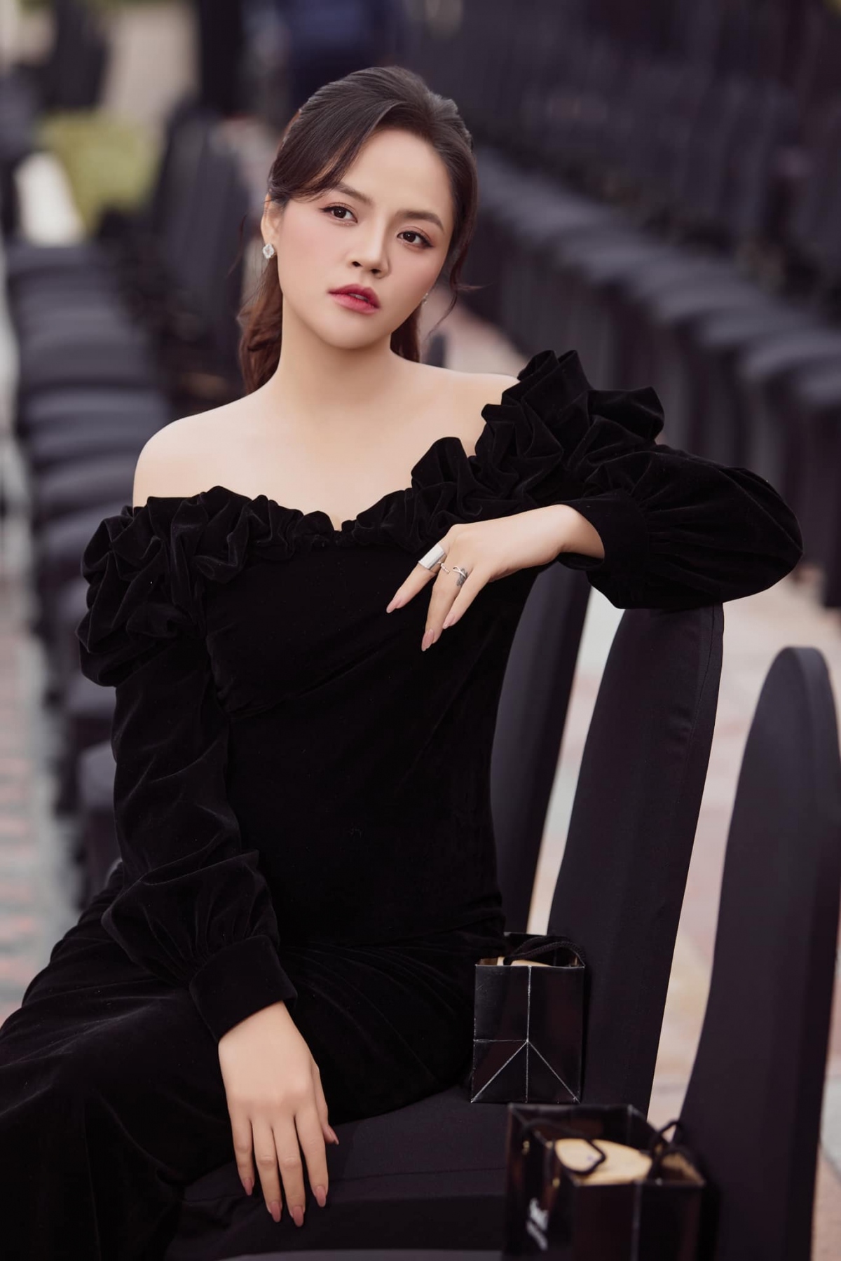 Thu Quỳnh tiết lộ, em bé thứ hai là con gái. Về danh tính nửa kia, cô khá kín tiếng, chỉ thừa nhận đã có bạn trai.