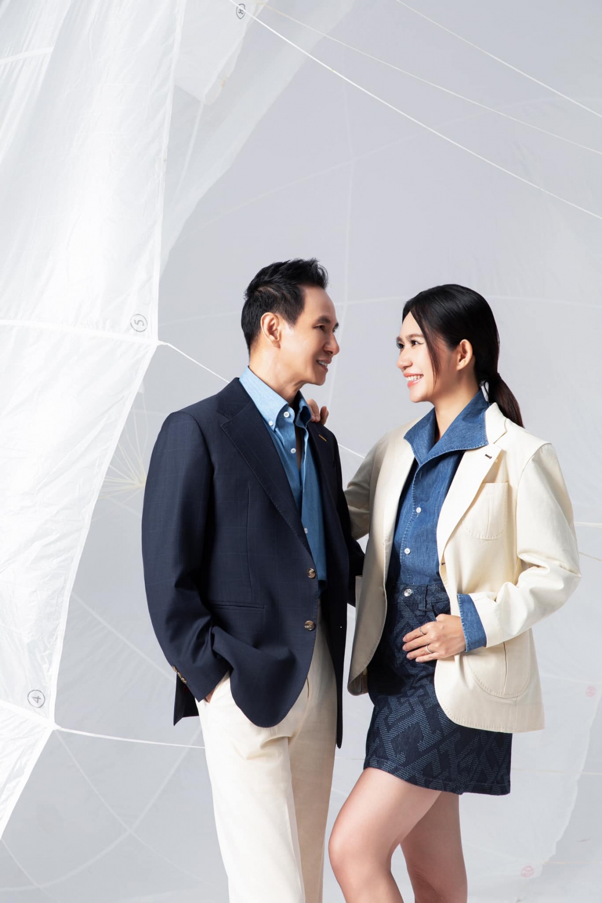 Minh Hà luôn đứng sau để hỗ trợ cho các dự án của Lý Hải, vì là người hiểu được khả năng Lý Hải tới đâu và muốn làm cái gì. Chính vì thế, Lý Hải luôn trân quý những gì mà bà xã và gia đình đã hy sinh và dành cho mình.