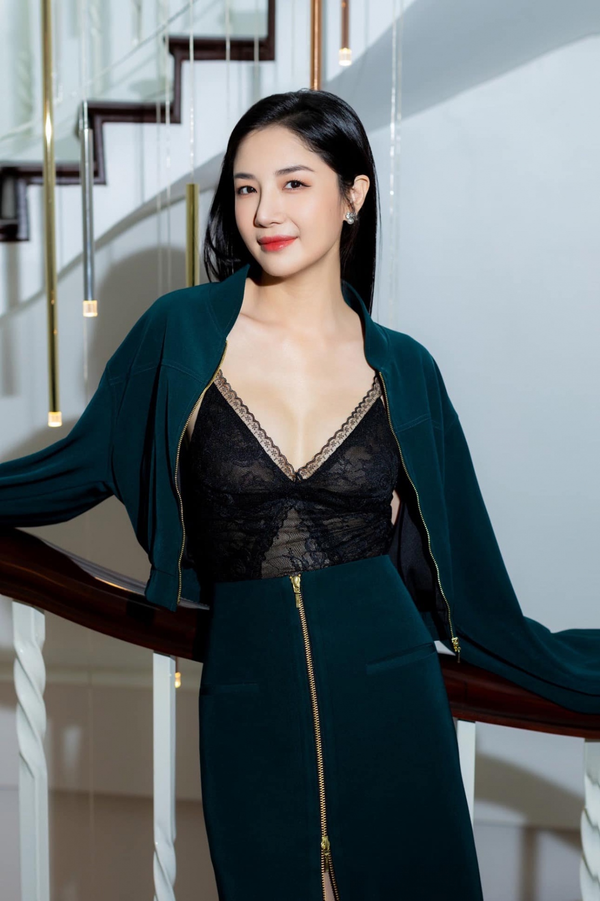 Từng trải qua nhiều mối tình, thời điểm hiện tại, Minh Khuê chia sẻ, sau khi kết thúc mối tình vừa rồi, cô lại bị “lười”, không quan tâm quá nhiều đến việc kết hôn và sinh con nữa.