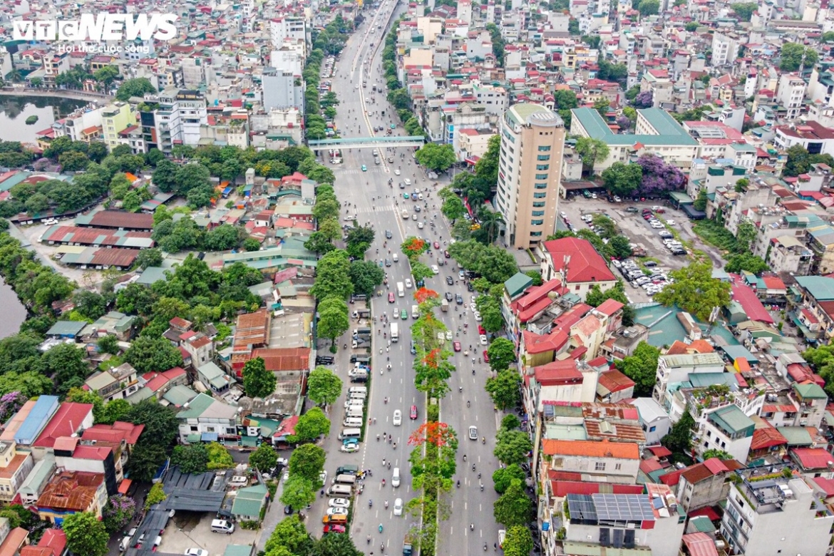 Với chiều dài 570m và tổng mức đầu tư 1.139 tỷ đồng, mỗi mét đường đã "ngốn" gần 2 tỷ đồng.
