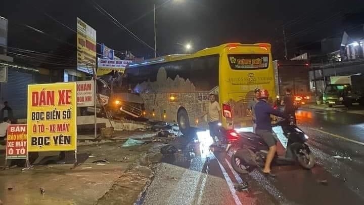 Hiện trường vụ tai nạn xe Thành Bưởi (Ảnh: CTV)