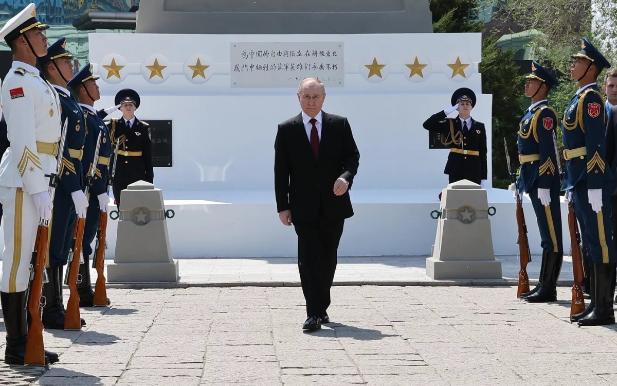 Ông Putin dự nghi lễ tôn vinh chiến sĩ Hồng quân Liên Xô đã ngã xuống tại Trung Quốc trong cuộc chiến với quân phiệt Nhật Bản.