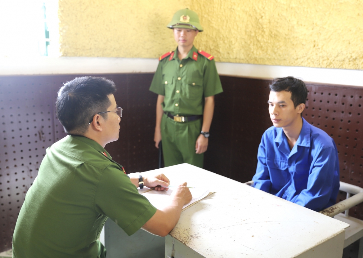 Vy Bảo Châu tại Cơ quan điều tra. (Ảnh: CACC)