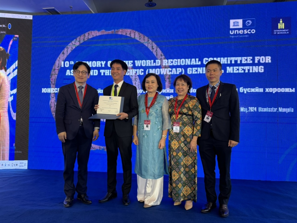 UNESCO trao chứng nhận vinh danh Cửu đỉnh (chín đỉnh)- Hoàng cung Huế vào danh mục Di sản Tư liệu Thế giới