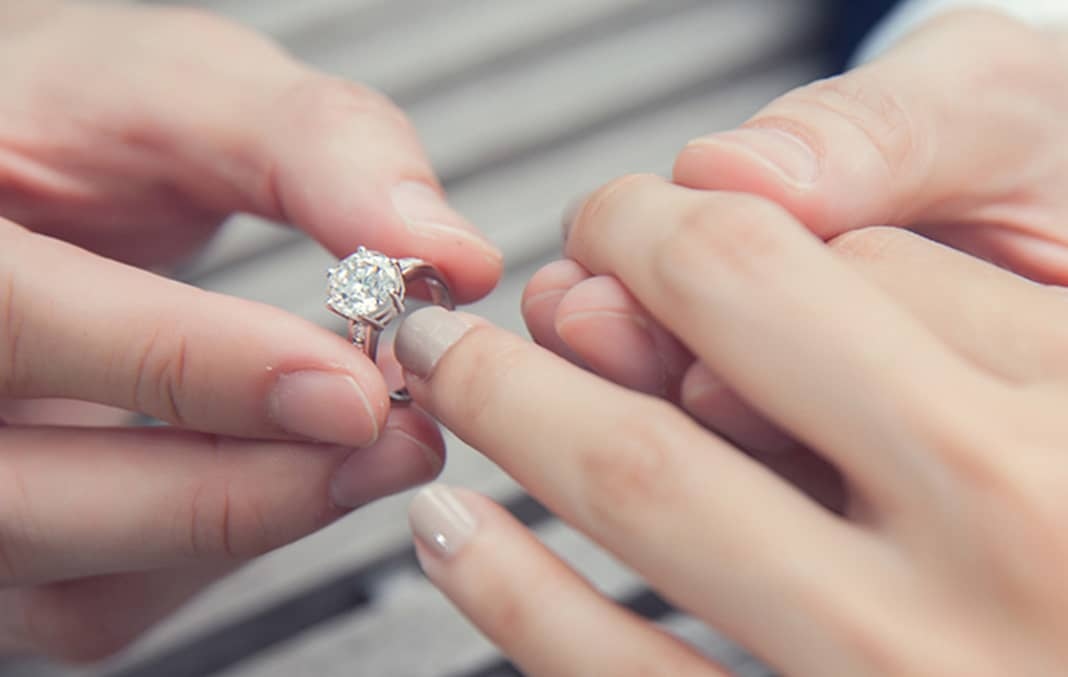 Bạn gái đòi chia tay sau khi nhìn thấy nhẫn cầu hôn tôi tặng (Ảnh minh họa, nguồn: KT)