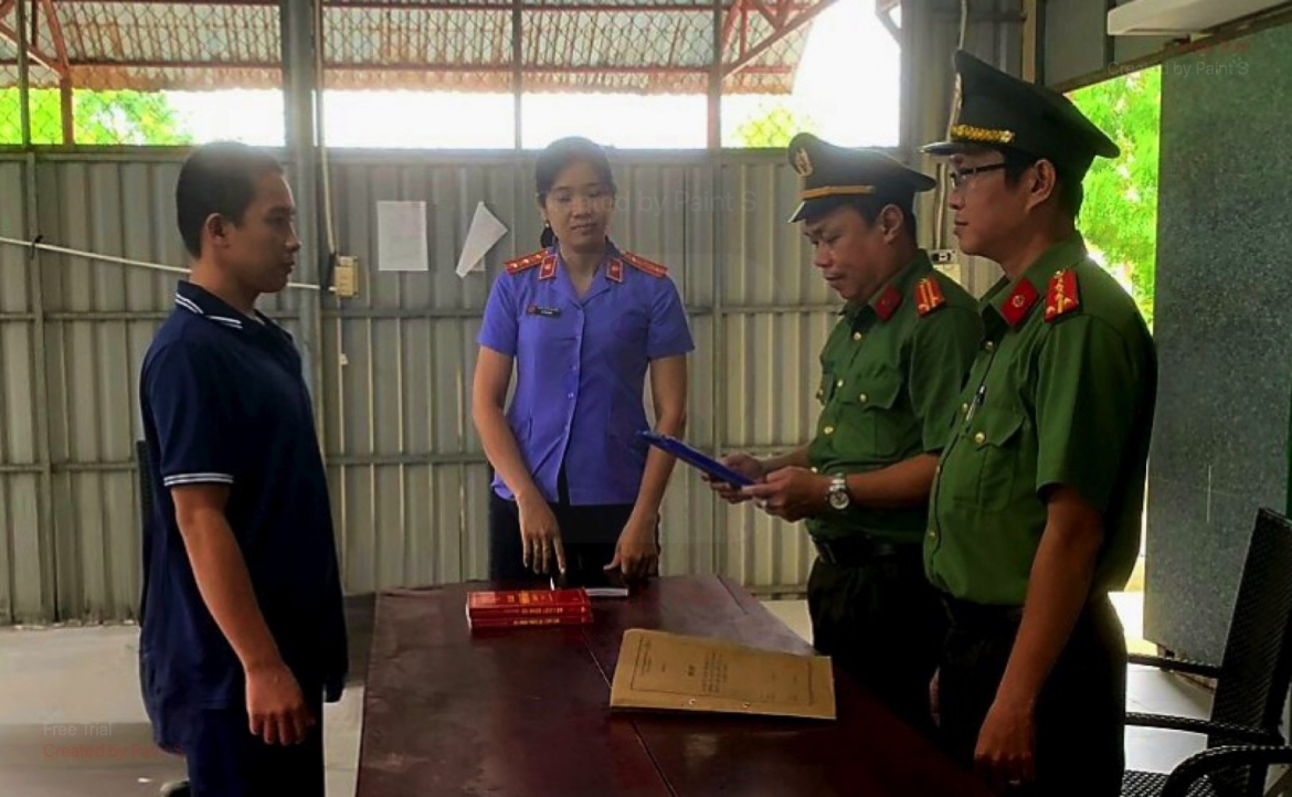 Cơ quan điều tra công bố lệnh khởi tố vụ án, khởi tố bị cáo Huỳnh Minh Quang. ảnh: CTV