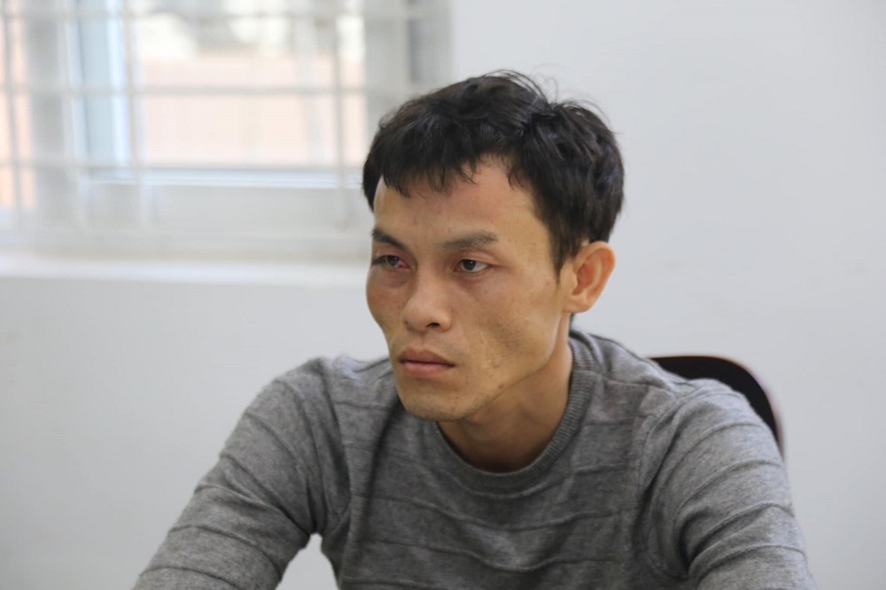 Đối tượng Mai Nhật Long tại cơ quan công an (Ảnh: CANT)