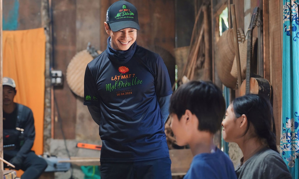 Sau 7 phần, tổng doanh thu của thương hiệu "Lật mặt" đến thời điểm hiện tại đã chạm mốc 1.000 tỷ đồng. Lý Hải chính thức trở thành đạo diễn "nghìn tỷ"của điện ảnh Việt. Đồng thời, "Lật mặt" cũng là series phim điện ảnh có tổng doanh thu cao nhất lịch sử phim Việt.