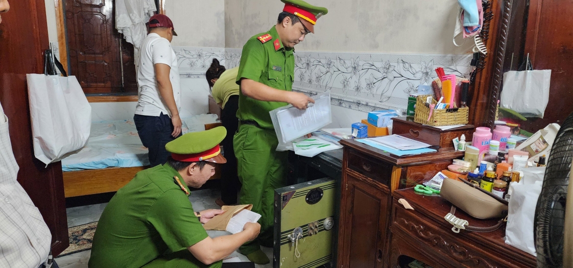 Khám xét chỗ ở của Nguyễn Văn Nguyên, cơ quan điều tra đã thu giữ nhiều tài liệu và tang vật liên quan vụ án