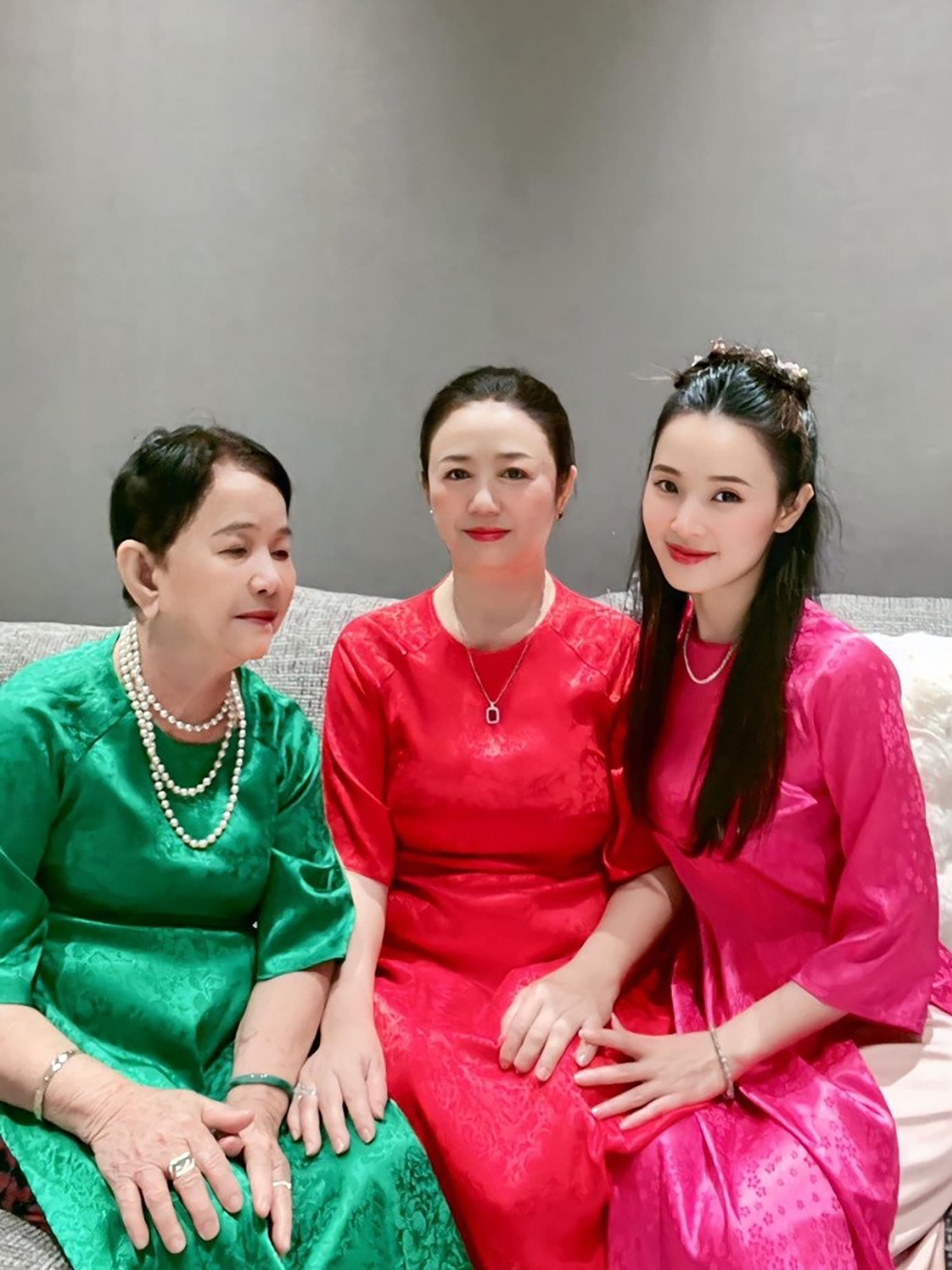 Ba thế hệ nhà Midu bên nhau nhân một sự kiện trong đại của gia đình.
