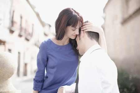 Bạn trai kém tôi 8 tuổi và chúng tôi xác định sẽ kết hôn nhưng nhiều khi tôi mệt mỏi muốn buông xuôi vì bố mẹ anh ấy phản đối kịch liệt (ảnh minh họa)