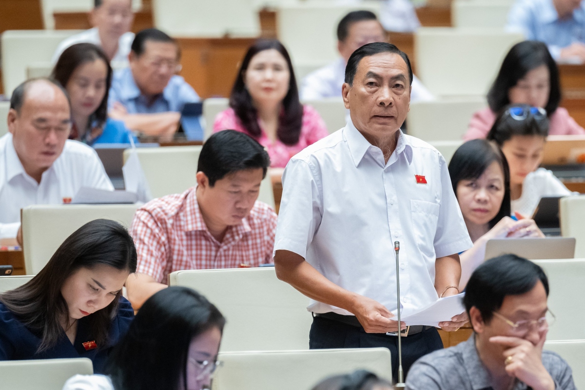 Đại biểu Phạm Văn Hòa - Đoàn Đồng Tháp cho biết, ủng hộ Thủ đô có những cơ chế đặc thù nhưng cần rà soát chặt chẽ, thận trọng, có kiểm soát.