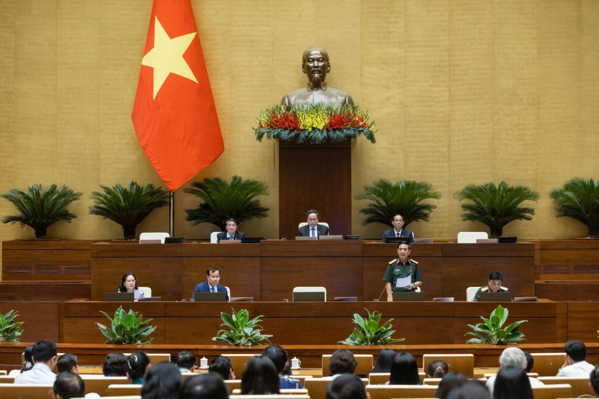 Phó chủ tịch Quốc hội Trần Quang Phương, Quốc hội thảo luận ở hội trường về dự thảo Luật Công nghiệp quốc phòng, an ninh và động viên công nghiệp. Ảnh: Trọng Hải.