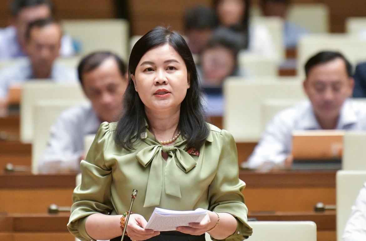 Đại biểu Nguyễn Phương Thuỷ (đoàn Hà Nội) góp ý thêm về quỹ đất dành cho kết cấu hạ tầng đường bộ và phí sử dụng đường bộ.
