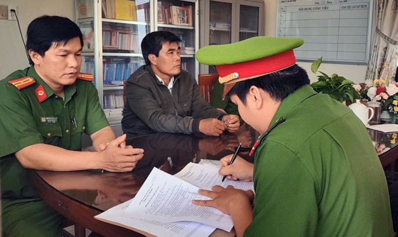 Bị can Nguyễn Văn Tiên tại thời điểm bị khởi tố. (Ảnh: Việt Tường)