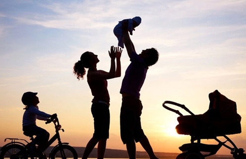 Chồng tôi luôn  khoe ảnh "sống ảo" hạnh phúc trên face nhưng thực tế không phải vậy (ảnh minh họa)