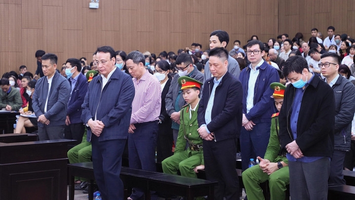 Các bị cáo tại phiên sơ thẩm.