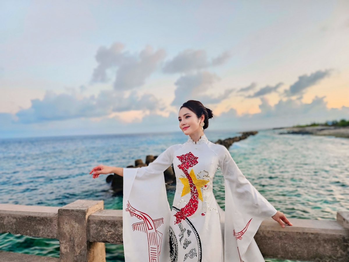 Hoa khôi Trà My lần thứ 6 thăm huyện đảo Trường Sa