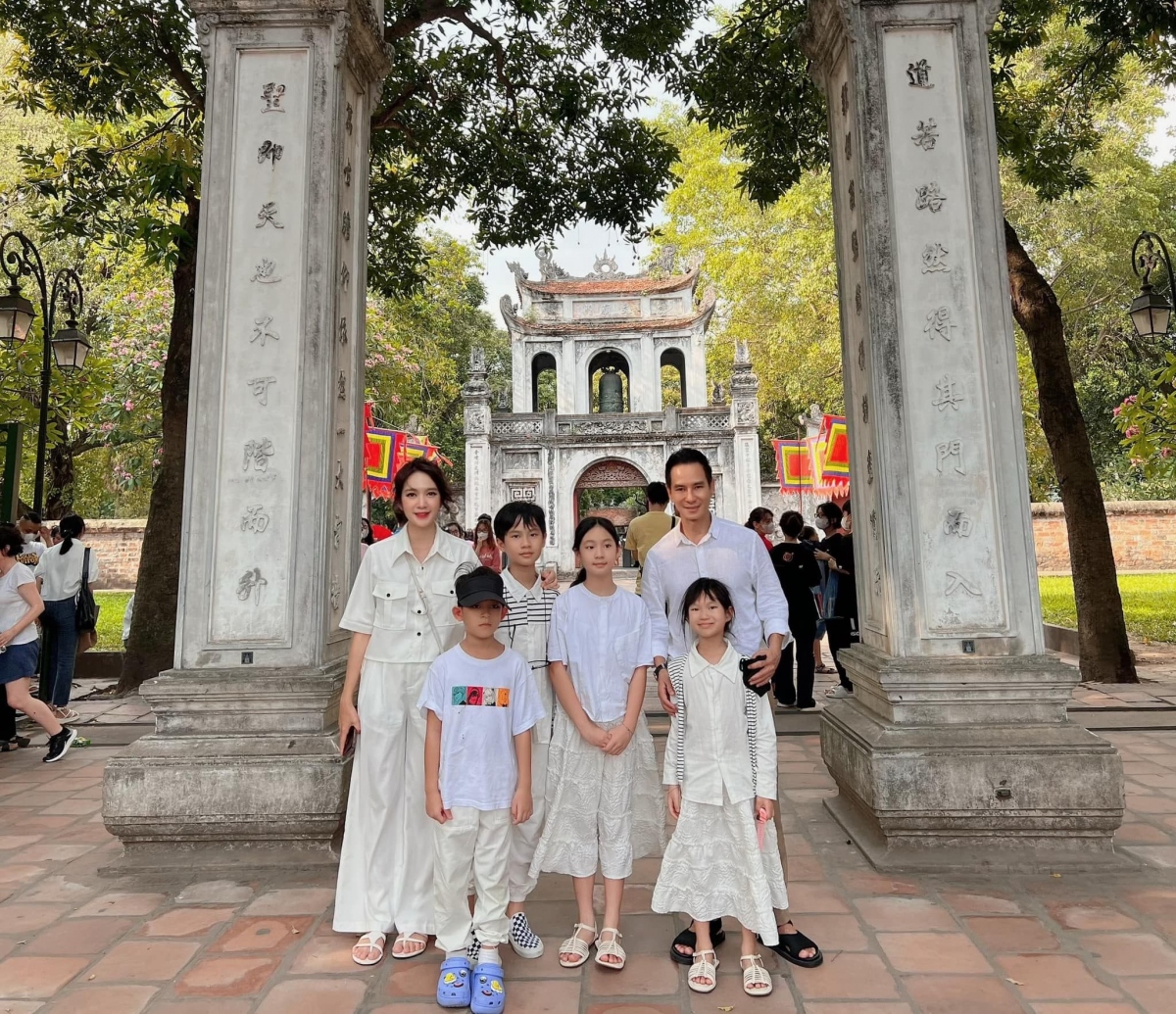 Để con sớm bộc lộ năng lực, bà xã Lý Hải phải hiểu rõ sở thích của từng con. Rio và Sunny giỏi vẽ, viết, chơi các môn trí tuệ và đọc sách. Trong khi Cherry thích làm đẹp, mới đây cô bé còn tung clip dạy tết tóc lên mạng. Điểm chung của 4 nhóc tỳ là đều mê vận động, đặc biệt là đạp xe, bơi lội và thích chơi đùa cùng thiên nhiên.