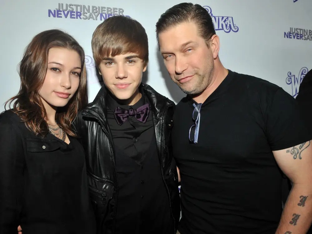 Hailey Baldwin, Justin Bieber và Stephen Baldwin tại buổi ra mắt "Never Say Never" năm 2011