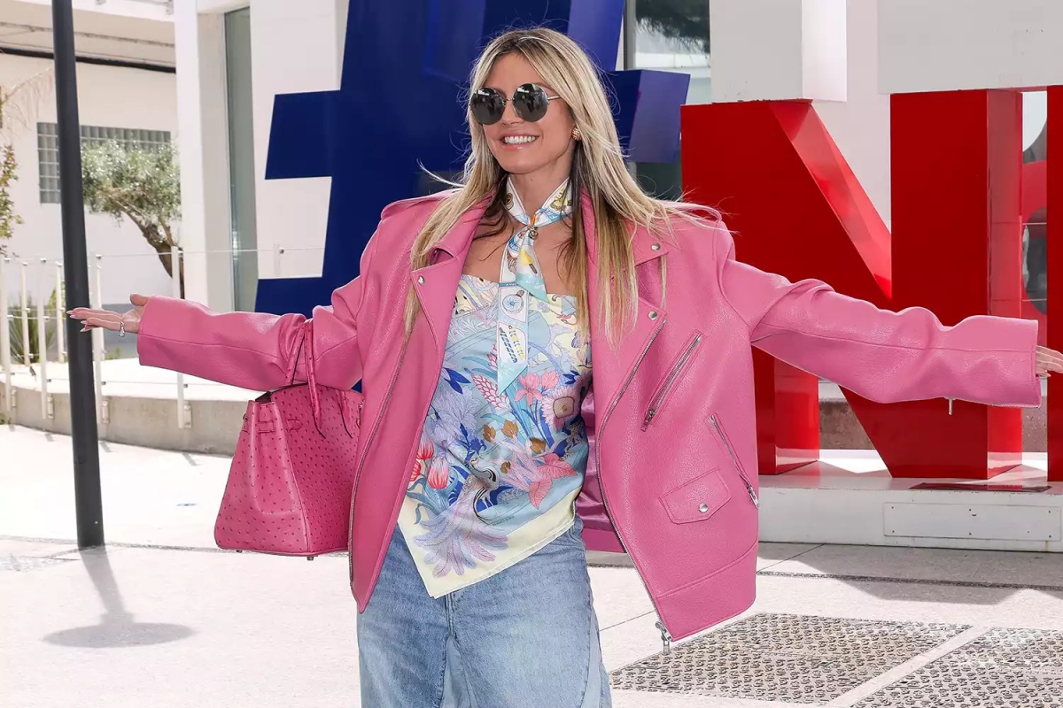 Siêu mẫu Heidi Klum với phong cách trẻ trung, năng động tại sân bay