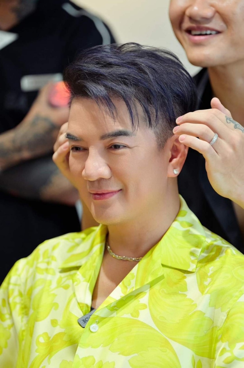 Đàm Vĩnh Hưng tân trang nhan sắc, chuẩn bị cho liveshow sắp tới tại Hà Nội.