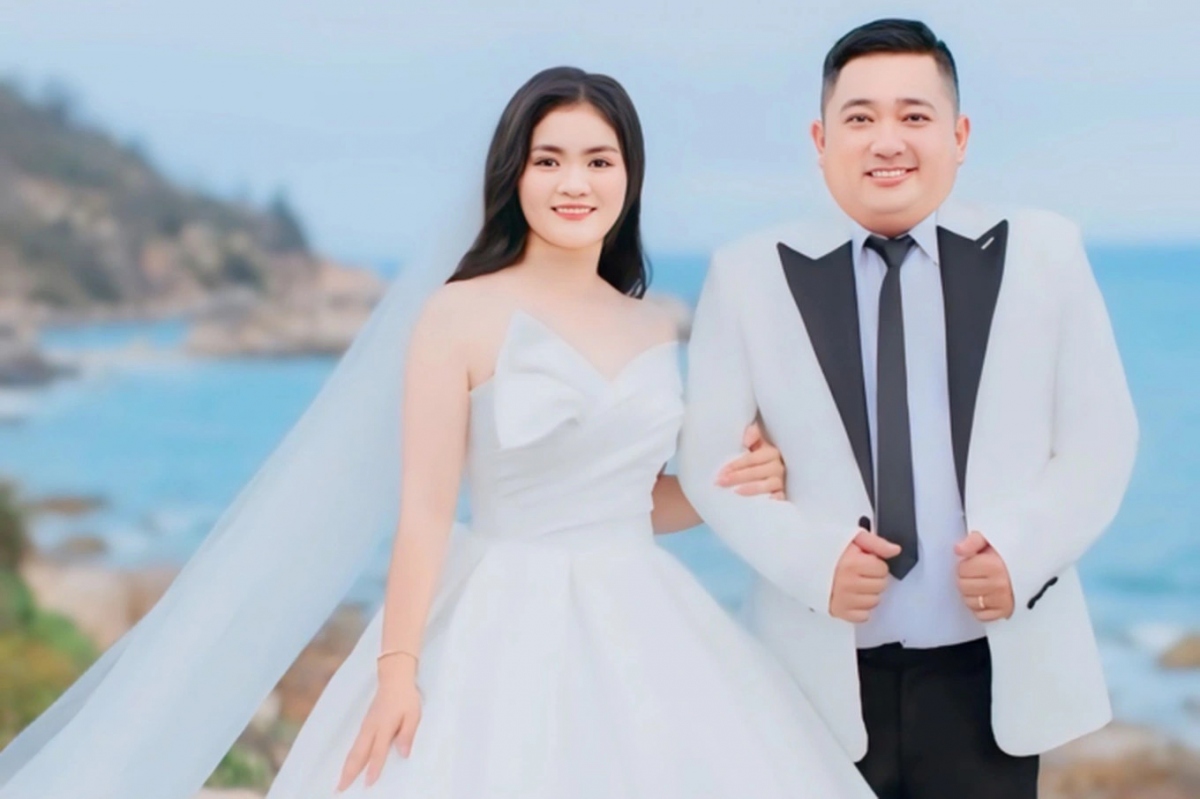 Ngày 18/5, diễn viên Phùng Ngọc tổ chức lễ cưới tại quê nhà cô dâu ở Quy Nhơn (Bình Định). Đại diện truyền thông của Phùng Ngọc cho biết lễ cưới diễn ra riêng tư. Do khoảng cách địa lý, "thằng Cò" không mời nghệ sĩ thân thiết ở TPHCM đến dự mà chỉ một số người quen, họ hàng của cô dâu và chú rể góp mặt.
