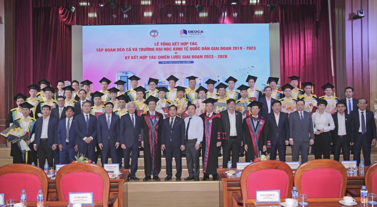 Lớp MBA của Tập đoàn Đèo Cả trong trương trình phối hợp với Trường ĐH Kinh tế quốc dân.