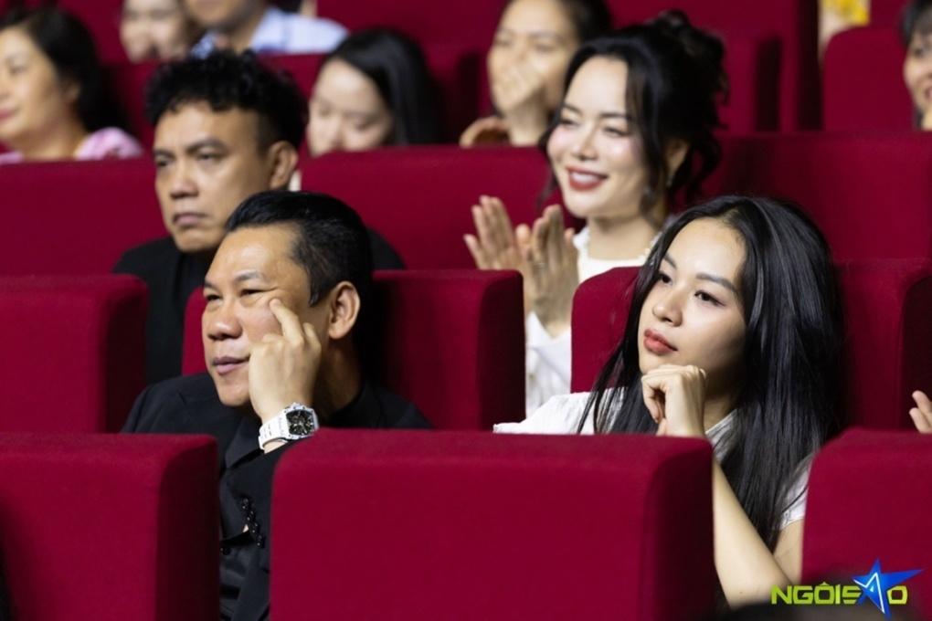 Nguồn tin thân cận doanh nhân Đức Huy cho biết anh và người mẫu Phí Phương Anh đã chia tay được hơn một tuần.