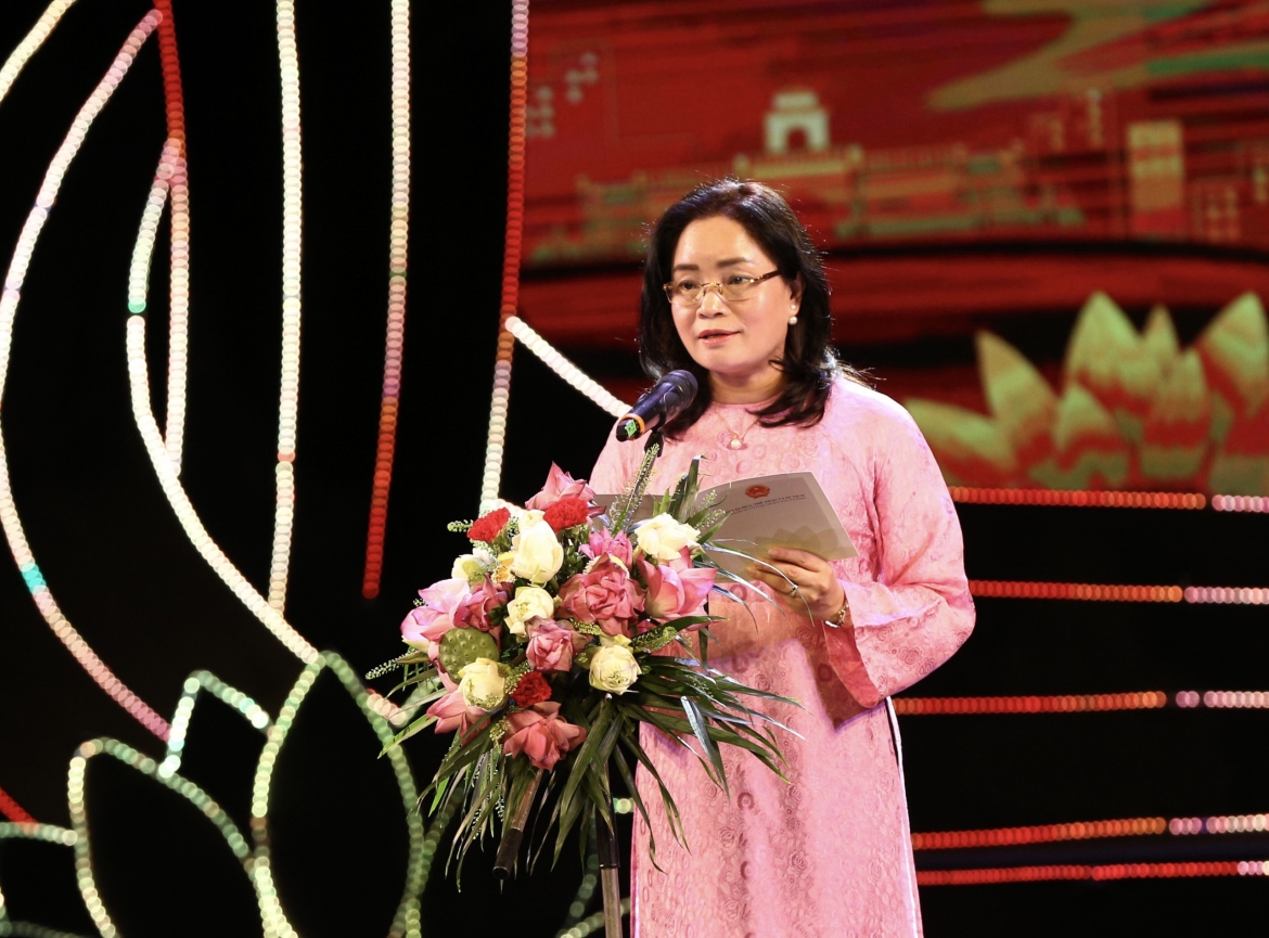 "76 năm đã trôi qua, Lời kêu gọi thi đua ái quốc của Chủ tịch Hồ Chí Minh luôn vẹn nguyên giá trị lý luận và thực tiễn sâu sắc, thúc giục tinh thần thi đua yêu nước trong mỗi người dân Việt Nam. Chủ tịch Hồ Chí Minh đã nâng niu những điều giản dị nhất để đúc kết nên những vấn đề sâu xa, rộng lớn của tư tưởng, tâm hồn, tình cảm, niềm tin, ý chí và hành động của cả một dân tộc. Tư tưởng thi đua ái quốc trong Lời kêu gọi của Người ở mọi giai đoạn phát triển của lịch sử dân tộc luôn mang tính thời sự nóng hổi, luôn cần được quán triệt, học tập và thực hành sâu rộng", Thứ trường Bộ VHTT&amp;DL Trịnh Thị Thủy phát biểu tại chương trình.