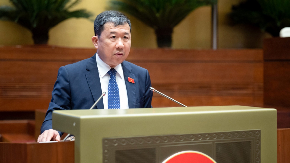 Chủ nhiệm Ủy ban Đối ngoại của Quốc hội Vũ Hải Hà báo cáo thẩm tra tờ trình phê chuẩn Văn kiện