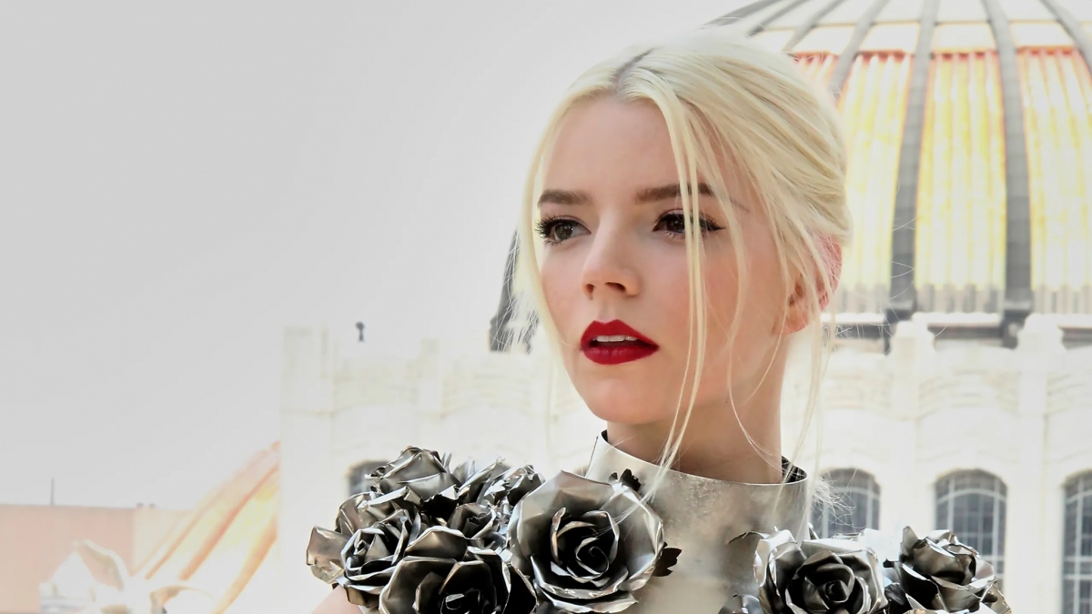 Nhan sắc như "búp bê sống" của Anya Taylor-Joy