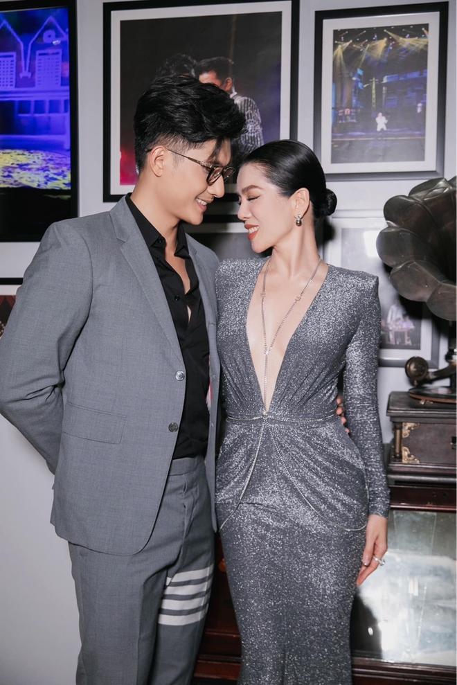 Giữa tin đồn chia tay tình trẻ Lâm Bảo Châu, Lệ Quyên nhanh chóng có động thái ngầm phủ nhận. Theo đó ở phần bình luận, cô khẳng định hashtag “Tình chỉ đẹp khi vừa bắt đầu” là tên bài hát, không phải chiêu trò “câu view”. Trước đó, giọng ca "Giấc mơ có thật" khiến dân mạng hoang mang khi đăng tải story trên trang cá nhân ẩn ý chuyện chia tay khiến người nghĩ rằng cô và Lâm Bảo Châu đã đường ai nấy đi.