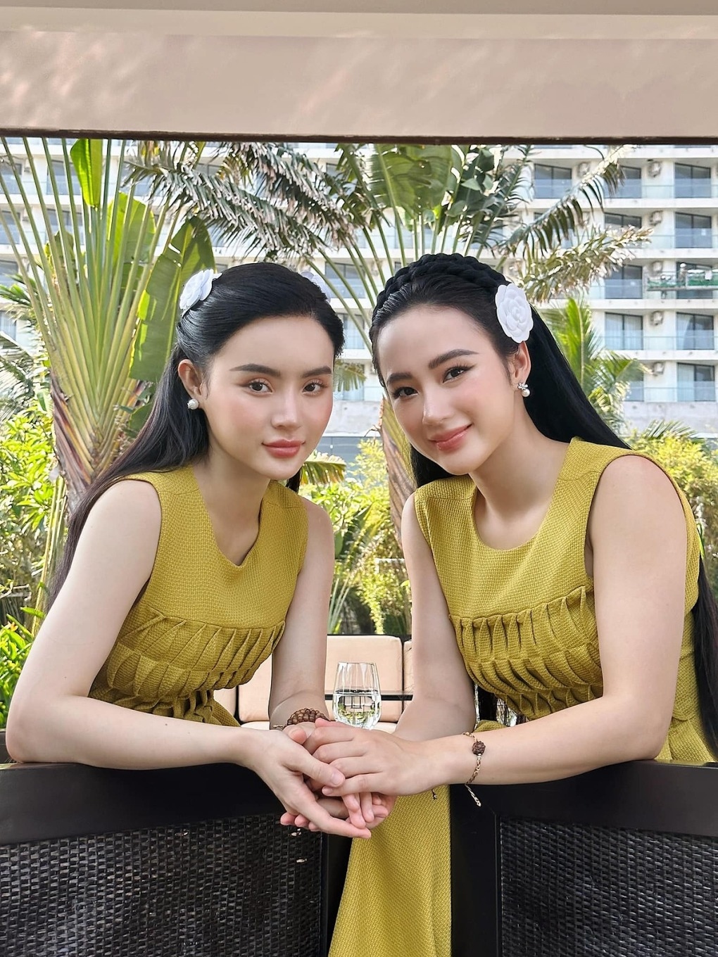 Phương Trang, em gái Angela Phương Trinh cho biết cô thay mặt gia đình gửi đơn khẩn cầu tới cơ quan chức năng quận 7, TP HCM vì không liên lạc được với Angela Phương Trinh và cho rằng chị gái bị thao túng.