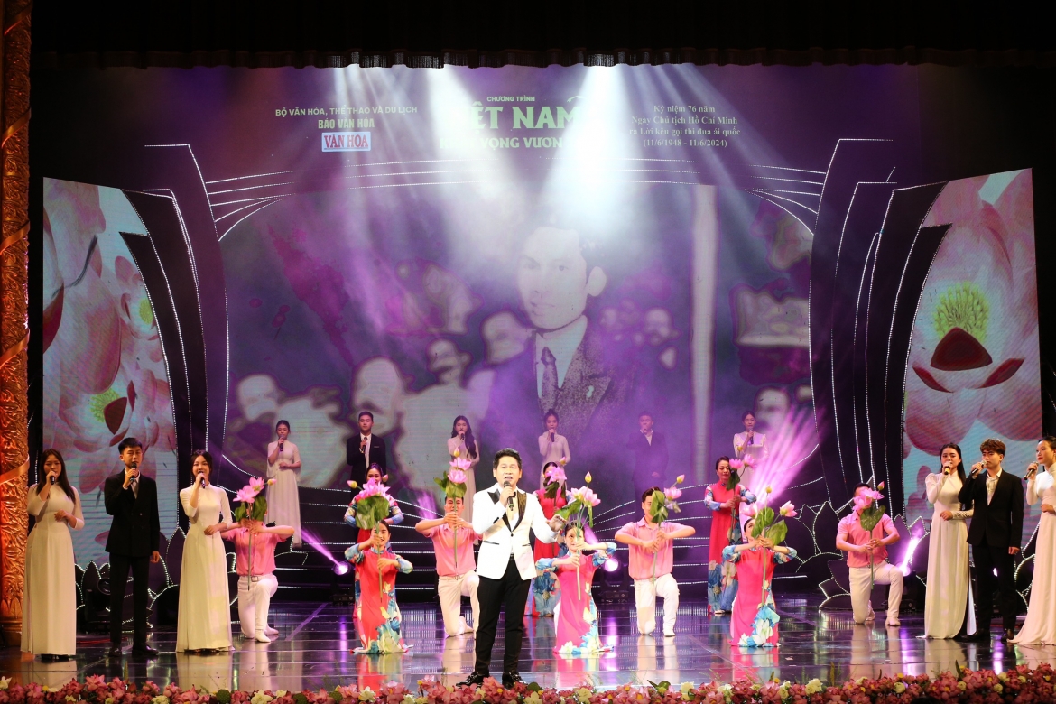 Chương trình mang đến những bài ca, giai điệu đi cùng năm tháng được thể hiện bởi NSND Quốc Hưng, các NSƯT Tân Nhàn, Hoàng Tùng, Lan Anh, Ploong Thiết; các ca sĩ Trọng Tấn, Anh Thơ; nhóm Đồng Xanh, nhóm Thiên Thanh; Dàn hợp xướng Học viện Âm nhạc quốc gia Việt Nam…
