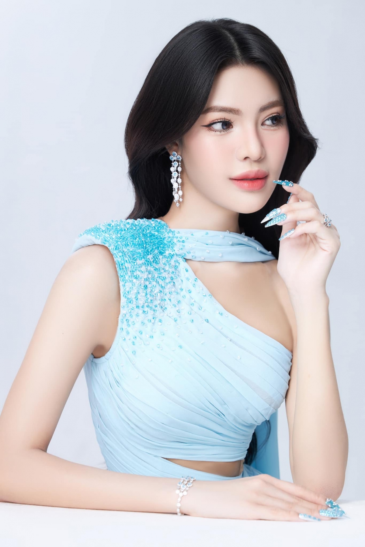 Á hậu Nguyễn Tường San là đại diện của Việt Nam tại cuộc thi Miss International Queen (Hoa hậu chuyển giới quốc tế 2024). Cô sinh năm 2005, quê ở Khánh Hòa và là Á hậu 1 Miss International Queen Vietnam 2023. Cô sở hữu chiều nào 1,79m, số đo hình thể lần lượt là 83-56-84cm. 