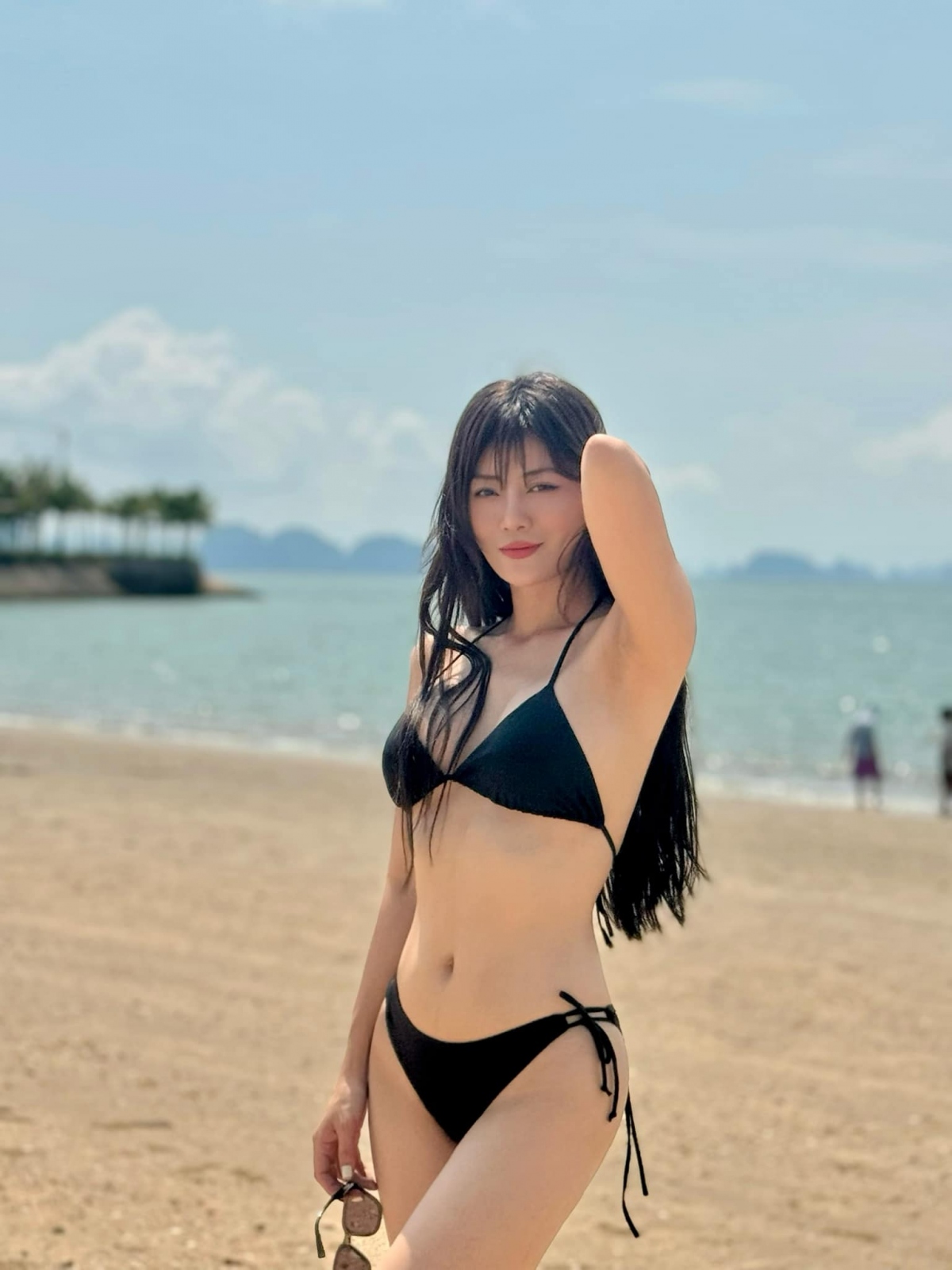 Diễn viên Thanh Hương khoe vóc dáng "vạn người mê" khi diện bikini. Cô đang đảm nhận vai Khanh trong phim "Người một nhà".