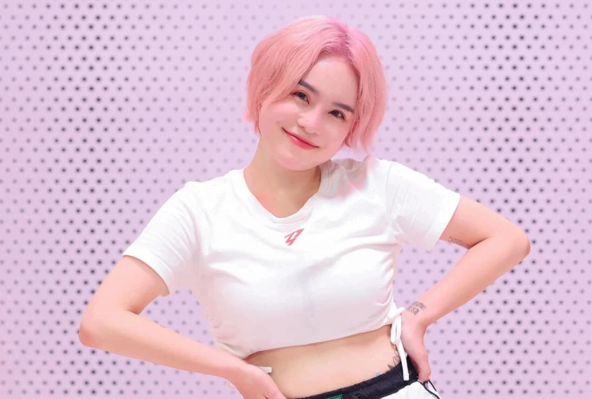 Thái Trinh phản hồi về việc bị chê làm ca sĩ mà kém nổi. Cô thừa nhận cũng mong có hit, MV tiền tỷ nhưng hiện tại, việc sản xuất MV quá nhiều áp lực bởi chi phí có thể lên tới 1-2 tỷ đồng, hoặc thậm chí 3-4 tỷ đồng. Và nữ ca sĩ tâm sự cô không đủ tiền làm.