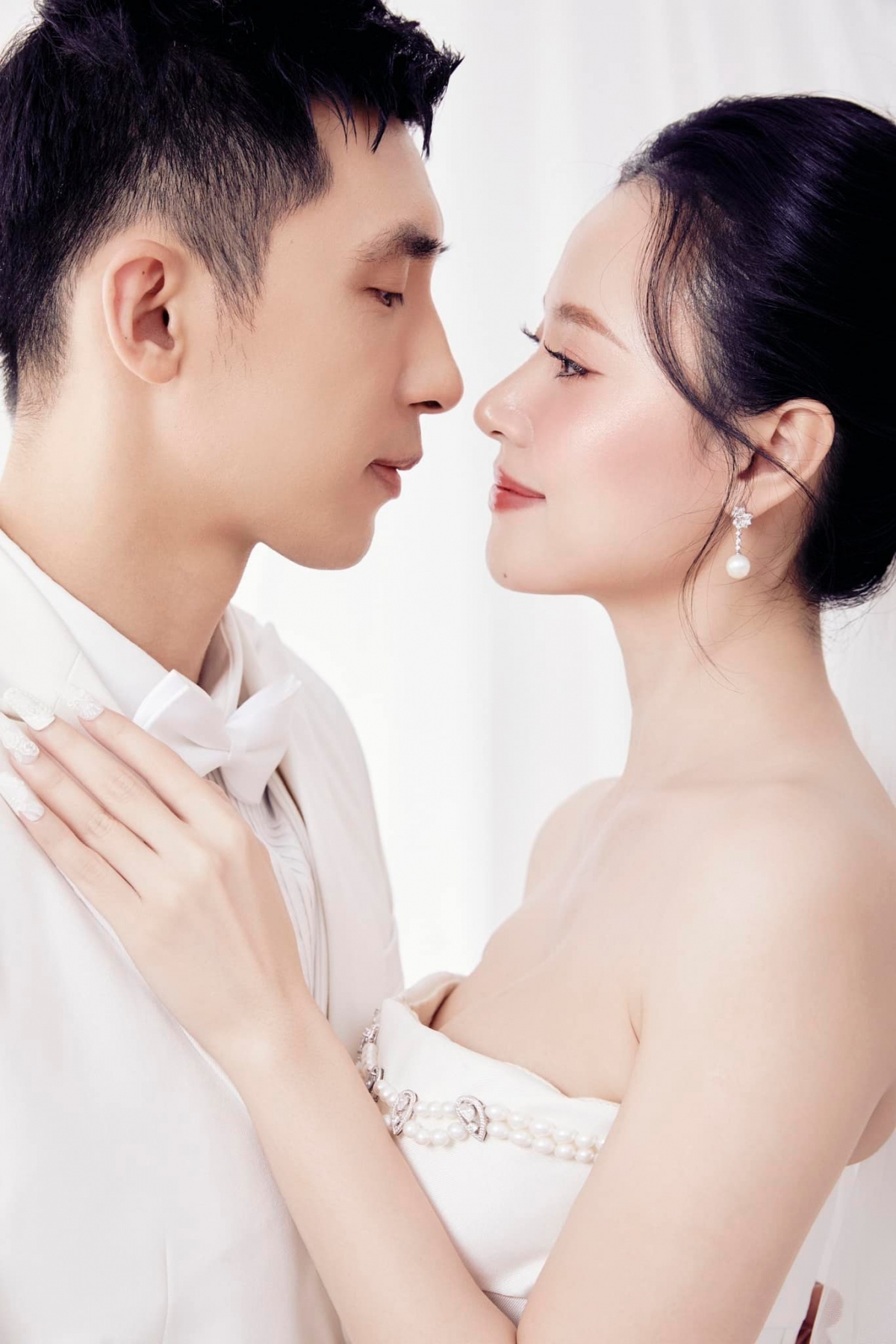 Chiều tối nay (29/6), hôn lễ được mong chờ nhất giữa Midu và thiếu gia Minh Đạt sẽ chính thức diễn ra tại TP.HCM.