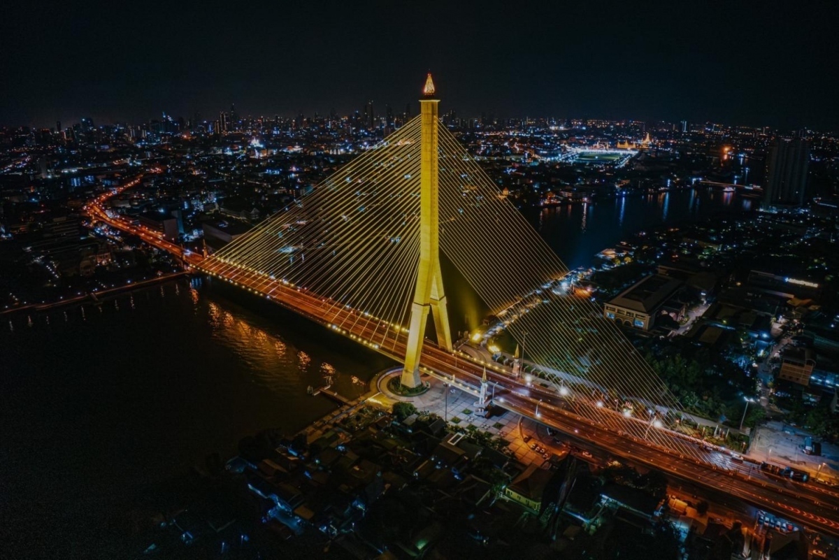 Cầu Rama 9 bắc qua sông Chao Praya.