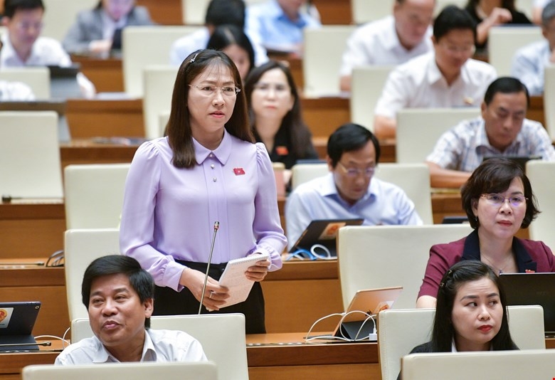 Đại biểu Nguyễn Thị Yến Nhi nêu câu hỏi chất vấn Tổng Kiểm toán Nhà nước