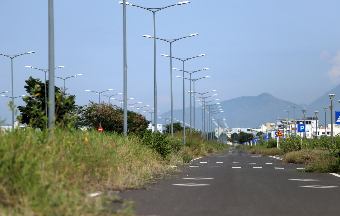 Khu đất Sân bay Nha Trang cũ được đầu tư hạ tầng nay ngổn ngang cỏ mọc